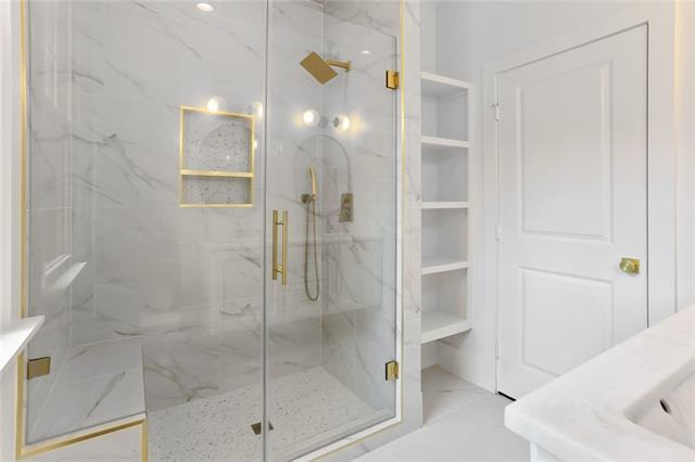 Building Photo - 2835 Pine St