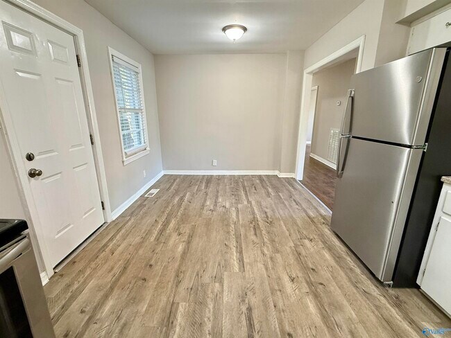 Building Photo - 117 Meadow Dr