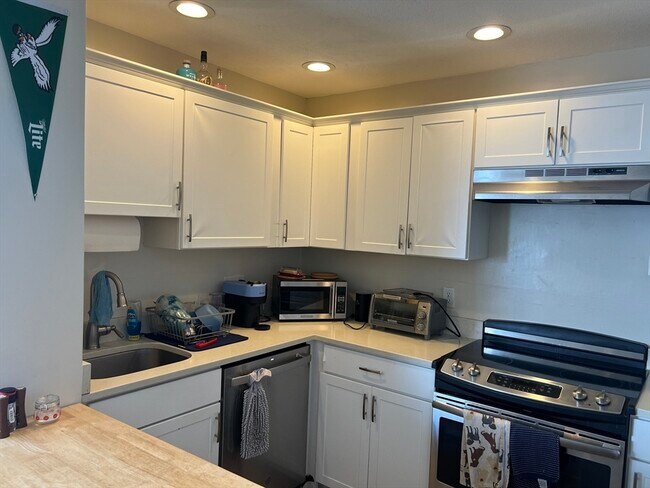 Building Photo - 56 Humphrey St