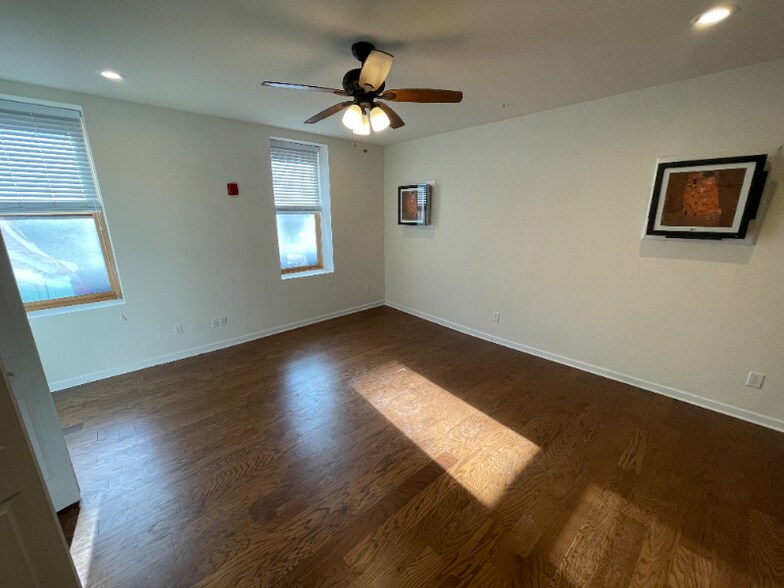 Building Photo - 99 Pine St