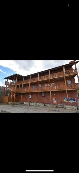 Building Photo - 181 Chestnut St