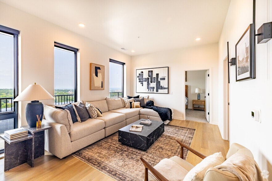 2BR, 2BA - Penthouse - 1,333SF - Living Area - Thirty Seven West Farnam