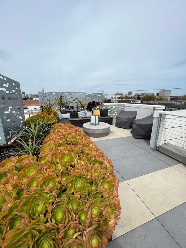 Building Photo - DOGPATCH MODERN LUXURY Jr 1BR 1BA CONDO, R...
