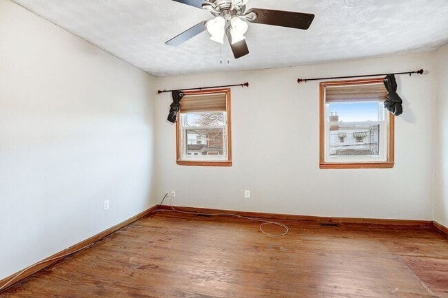 Building Photo - 3351 Clay St NE