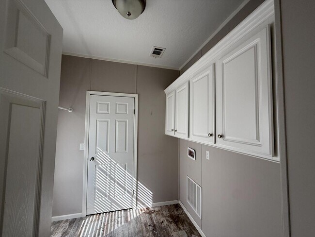 Building Photo - 640 Frank Griffin Ave