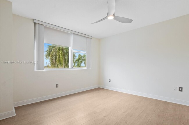 Building Photo - 2681 N Flamingo Rd