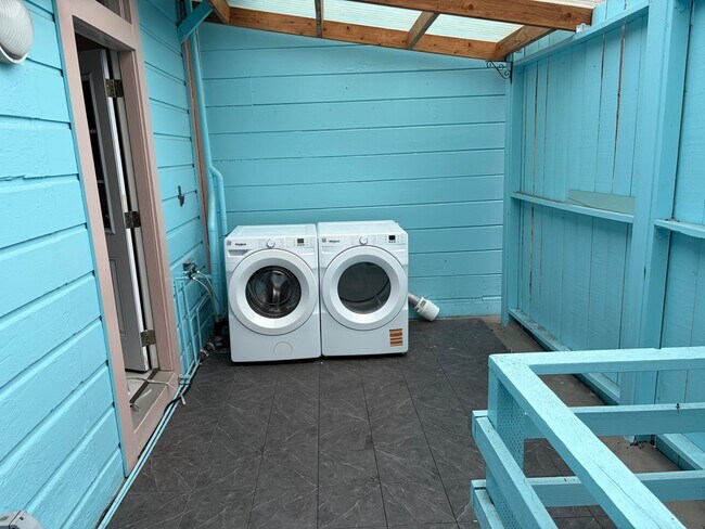Building Photo - Cool, Remodeled One Bedroom in Hayes Valle...