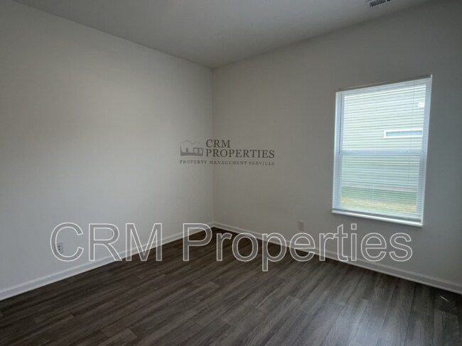 Building Photo - 3242 Somers Dr