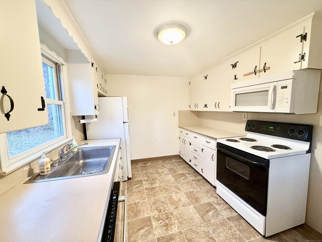 Building Photo - 213 Georgetown Rd