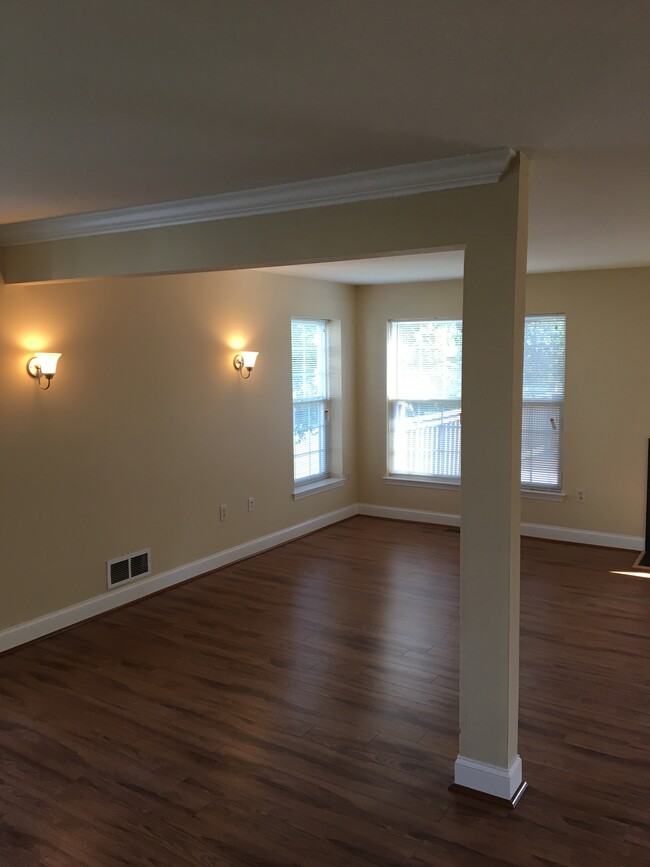 Building Photo - 4011 Greenes Way Cir