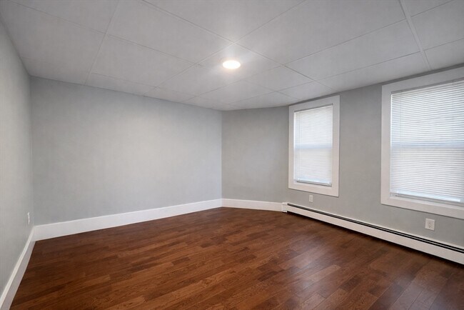 Building Photo - 203 London St