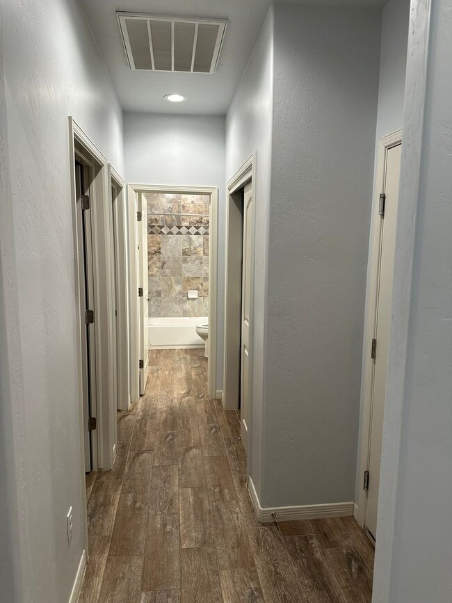 Building Photo - 4 Bed 3 Bath Home