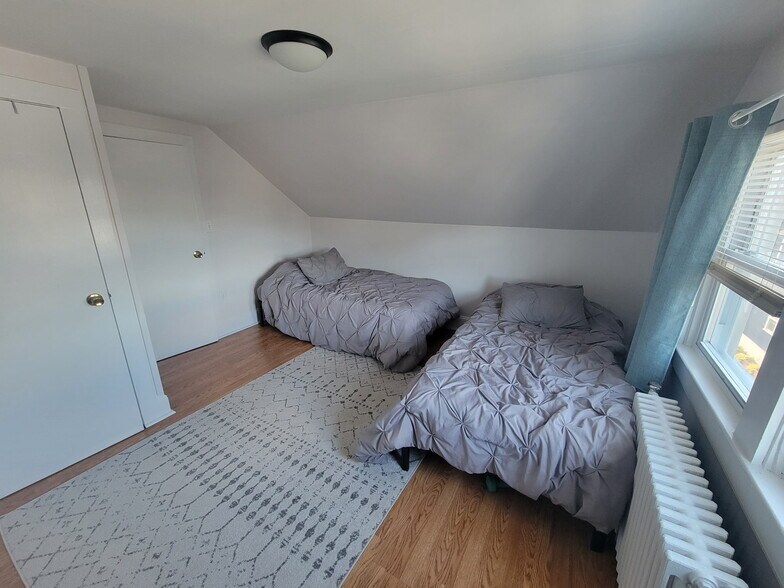 Building Photo - 19 Dixon St