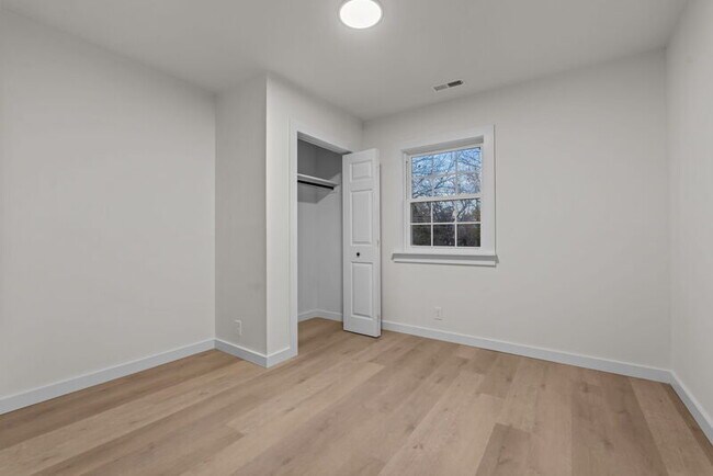 Building Photo - 6037 Dahlgren Ave