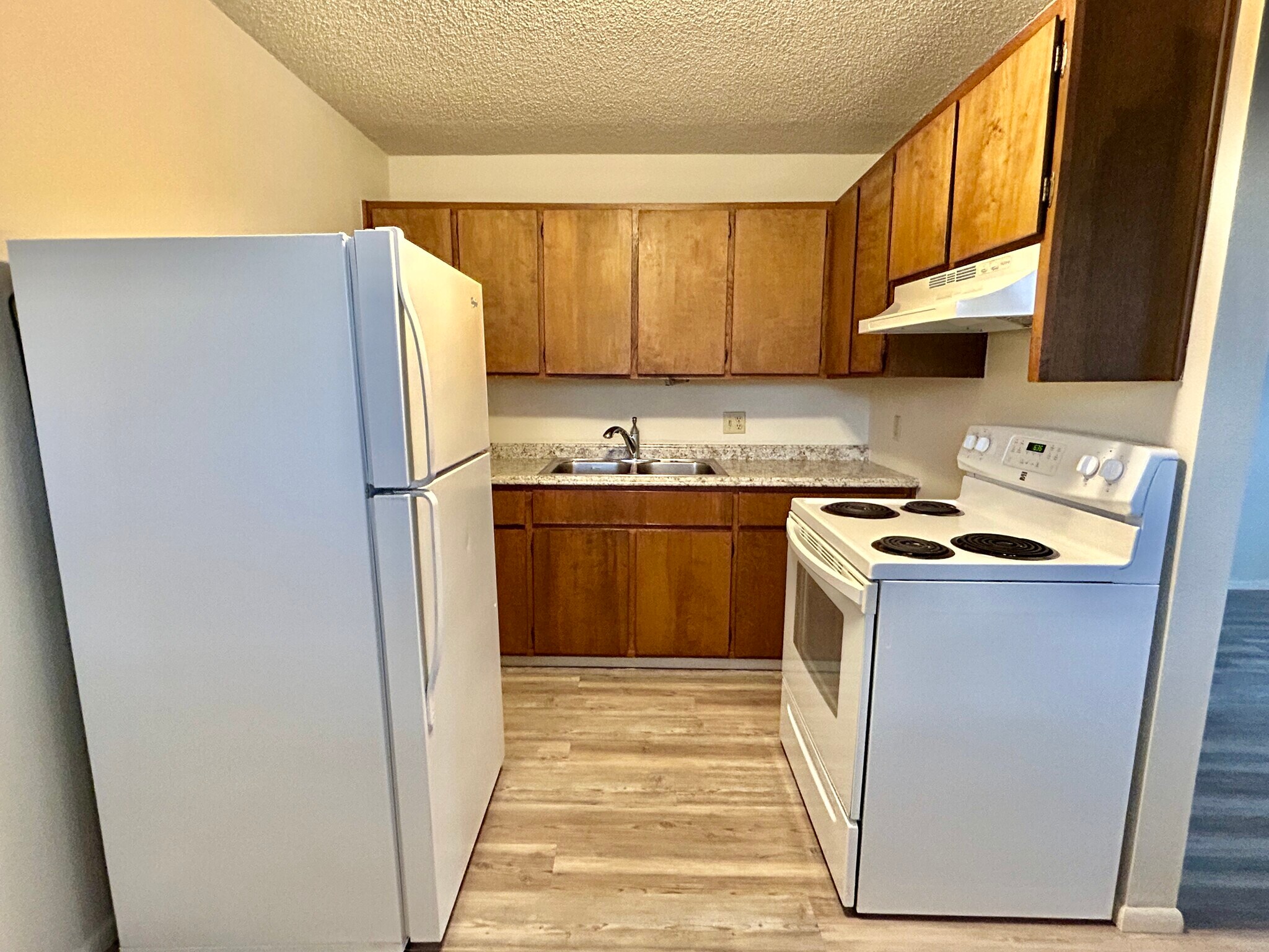 Building Photo - 2606 S Mountain View Dr