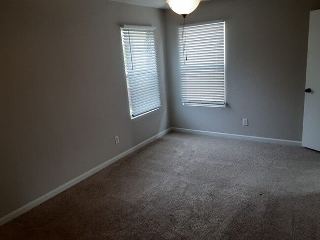 Building Photo - 315 Counter Point Dr