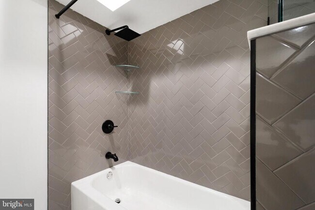 Building Photo - 1830 Montrose St