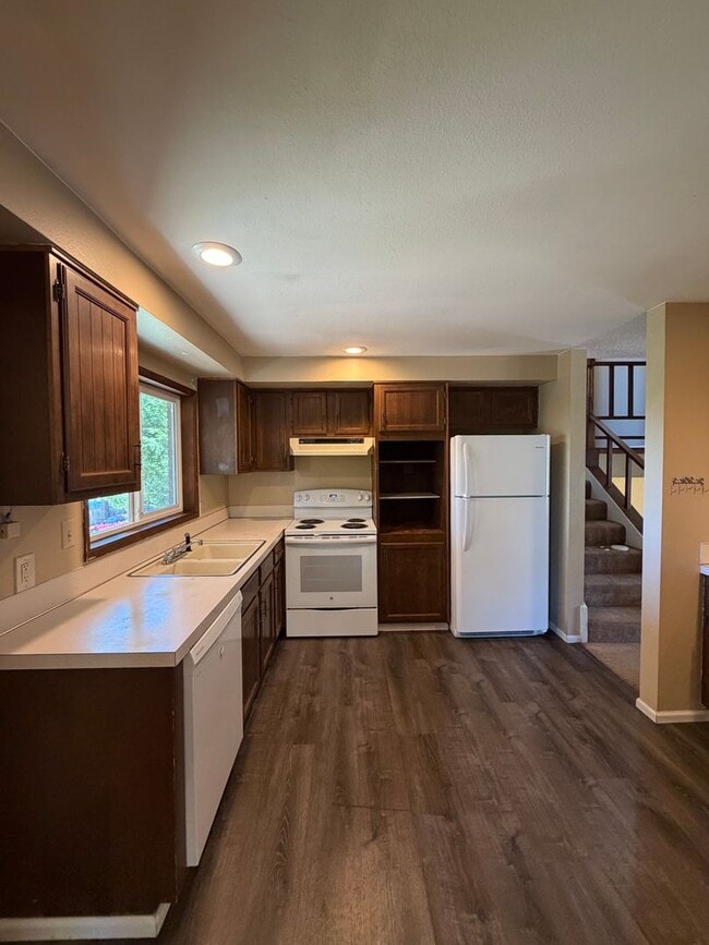Building Photo - The Perfect House for Roommates, 6bdrms, 3.5 baths, 1.5 miles from Oregon Tech and Sky Lakes Medi...