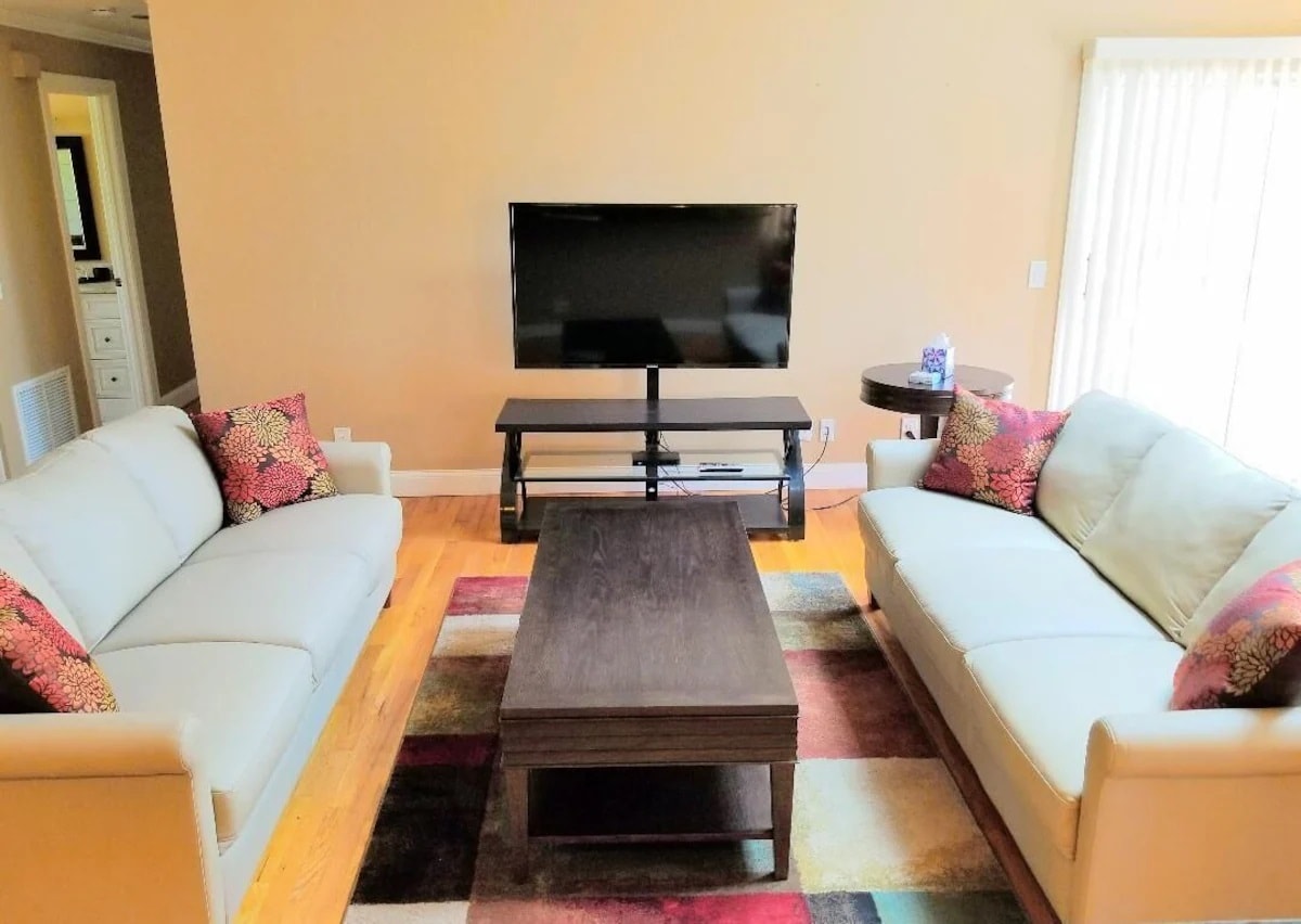 Building Photo - 8280 Ibis St