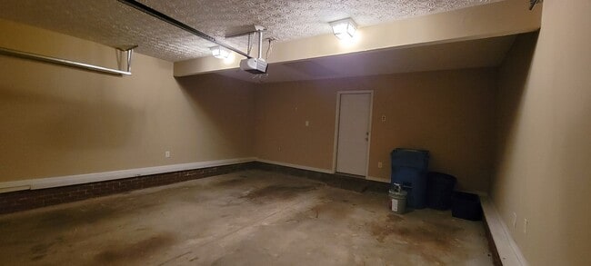 Building Photo - 4 Bedroom/ 2 Bath Home close to Fort Benning