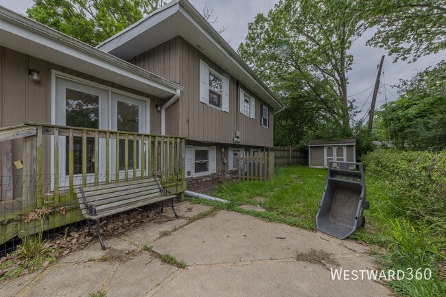 Building Photo - 2221 Belmont Ave