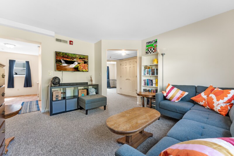 Building Photo - 527 Grant Ave