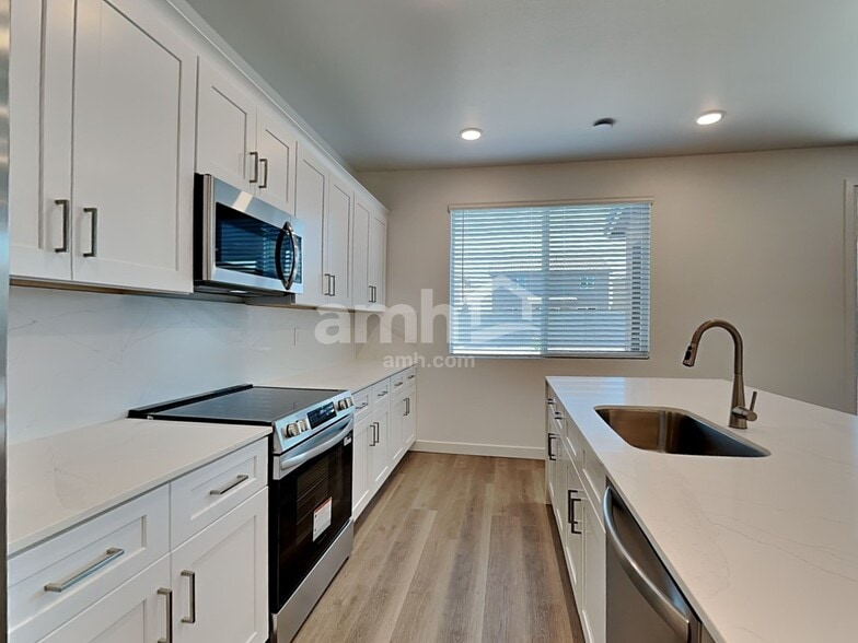 Building Photo - 4531 S 97th Dr