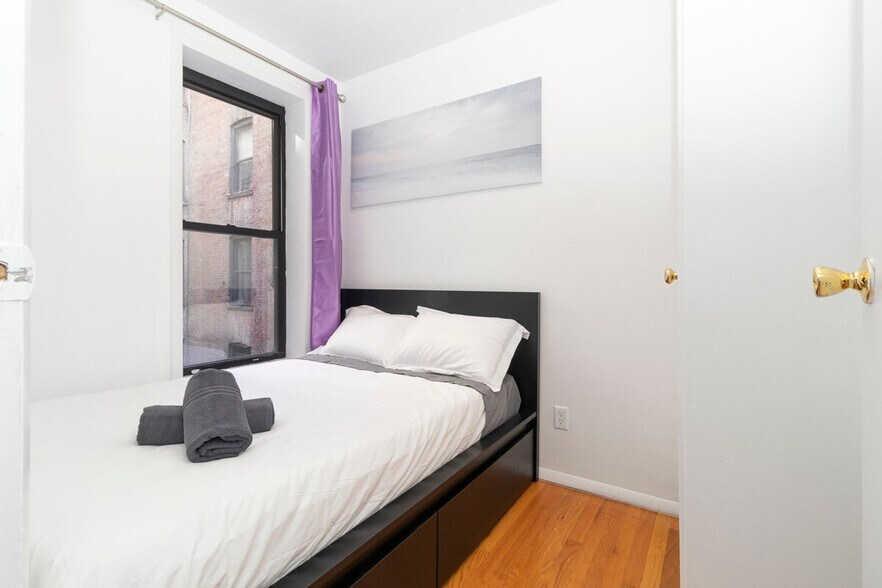 Building Photo - 340 E 94th St