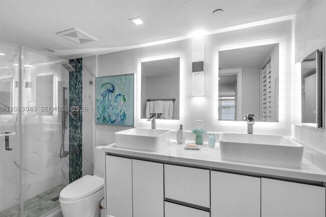 Building Photo - 6917 Collins Ave