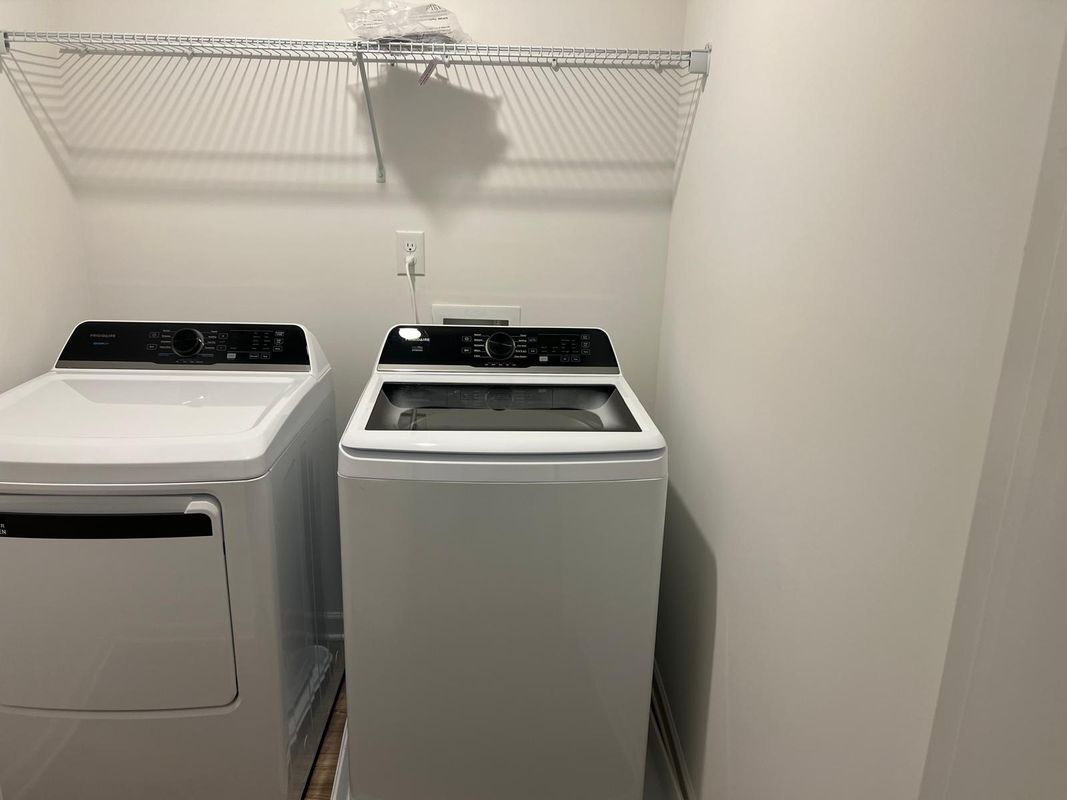 Building Photo - 2423 Livi Ln