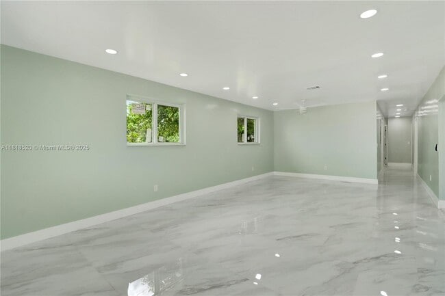 Building Photo - 10370 SW 174th Terrace