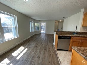 Building Photo - 2585 Grassy Point Dr