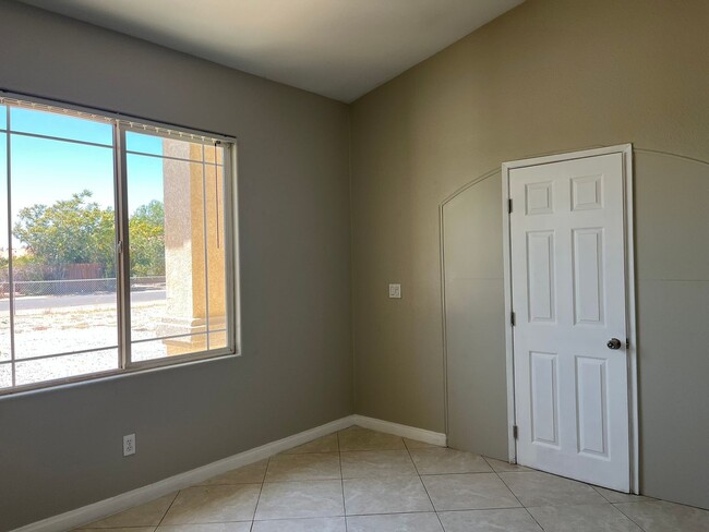 Building Photo - COMING SOON!! 4 bedrooms 2 bathroom home i...
