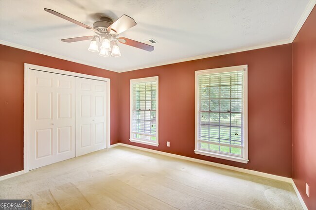 Building Photo - 217 S Sandy Creek Rd