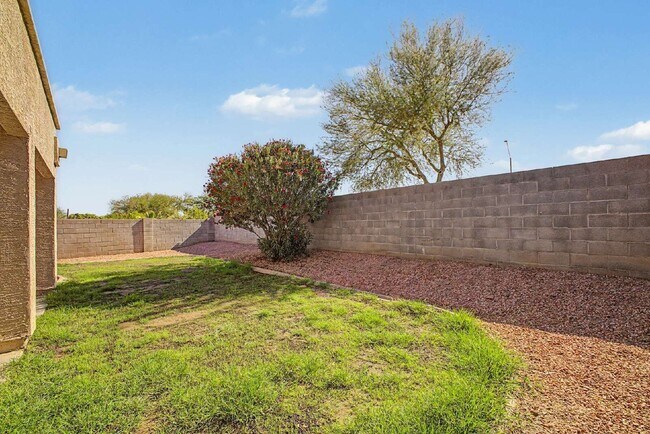 Building Photo - 14718 N 154th Ln