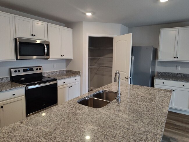 Building Photo - 1514 HERTIAGE CIRCLE SE CULLMAN AL 35055