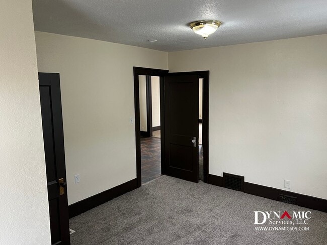 Building Photo - Upper Level 2 Bedroom, 1 Bathroom Duplex - Tenant Pays ALL Utilities