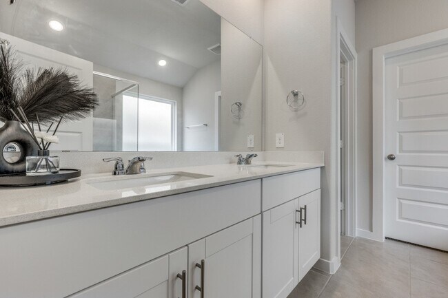 Building Photo - 1318 Cascade Hls Dr