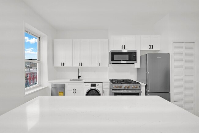 Building Photo - 206 Bloomfield St