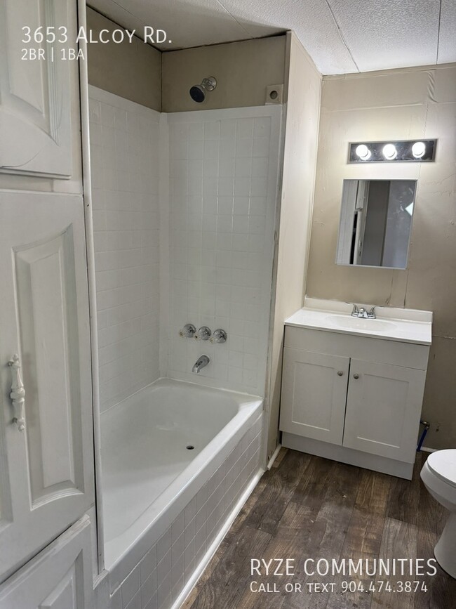 Building Photo - 3653 Alcoy Rd