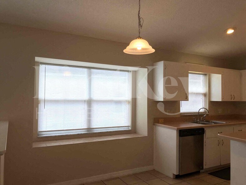 Building Photo - 601 Celito Dr