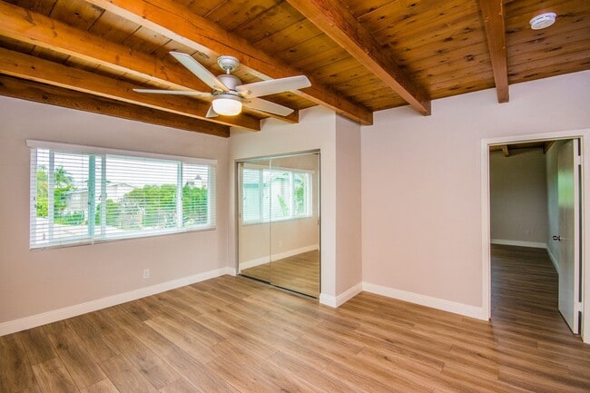 Building Photo - Amazing 2 Bedroom Only a Block from the Be...