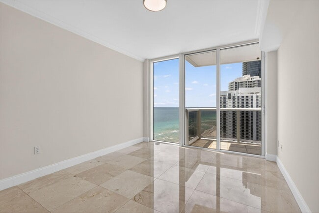Building Photo - 18911 Collins Ave