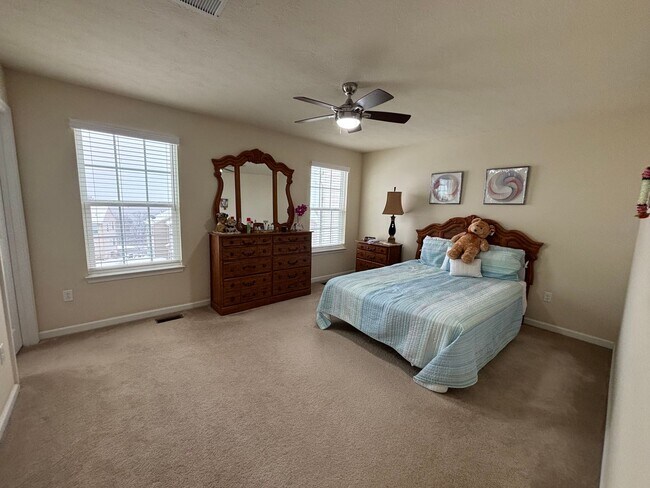 Building Photo - 3 Bedroom Townhome - Carnegie!