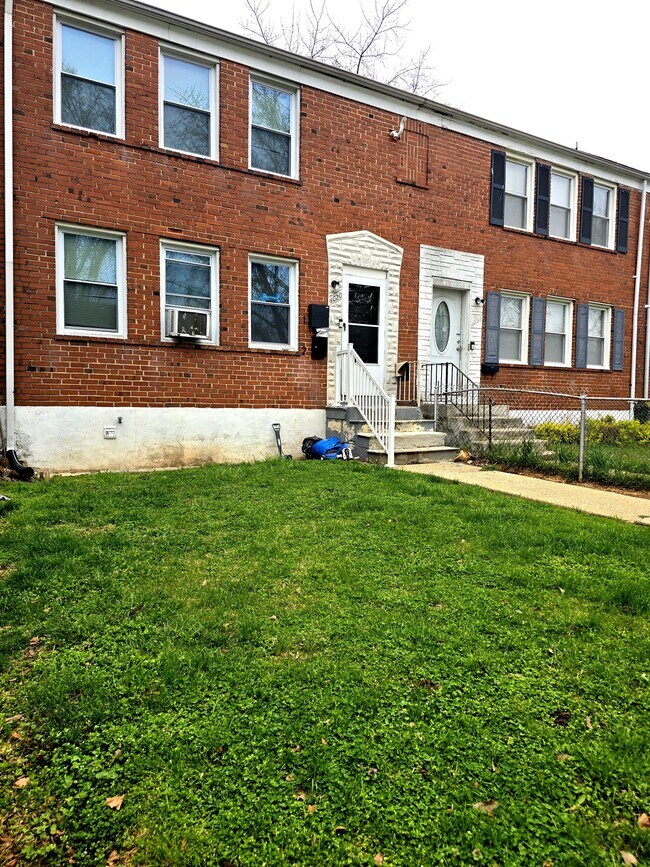 Building Photo - 4020 Edgewood Rd