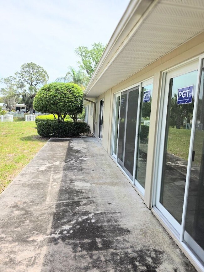 Building Photo - 2 bedroom, 2 bath condo in "The Islands"