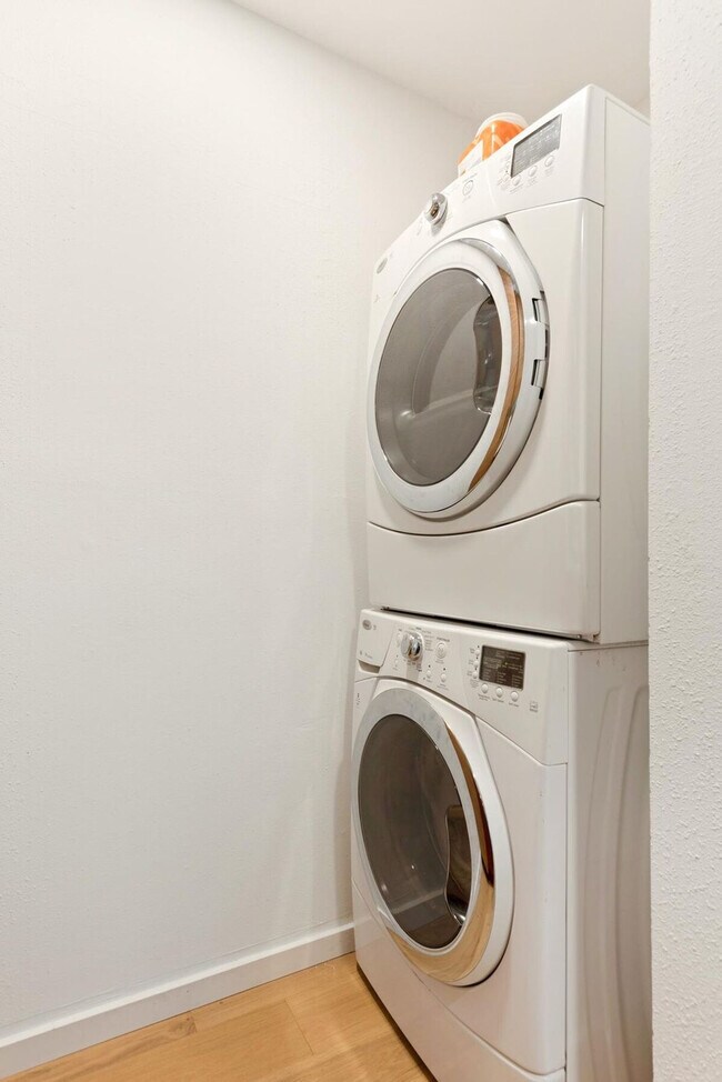 Building Photo - 2906 Westhill Dr