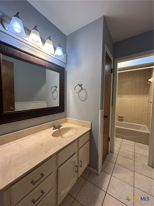 Building Photo - 826 Timber Dr