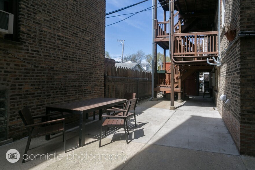 Building Photo - 1604 W Berwyn Ave