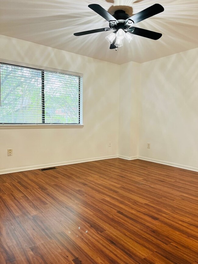 Building Photo - 2BR Townhome in N Raleigh